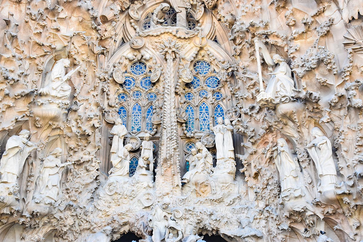 look up look down photography XnWGFhh97Cc Sagrada Familia
