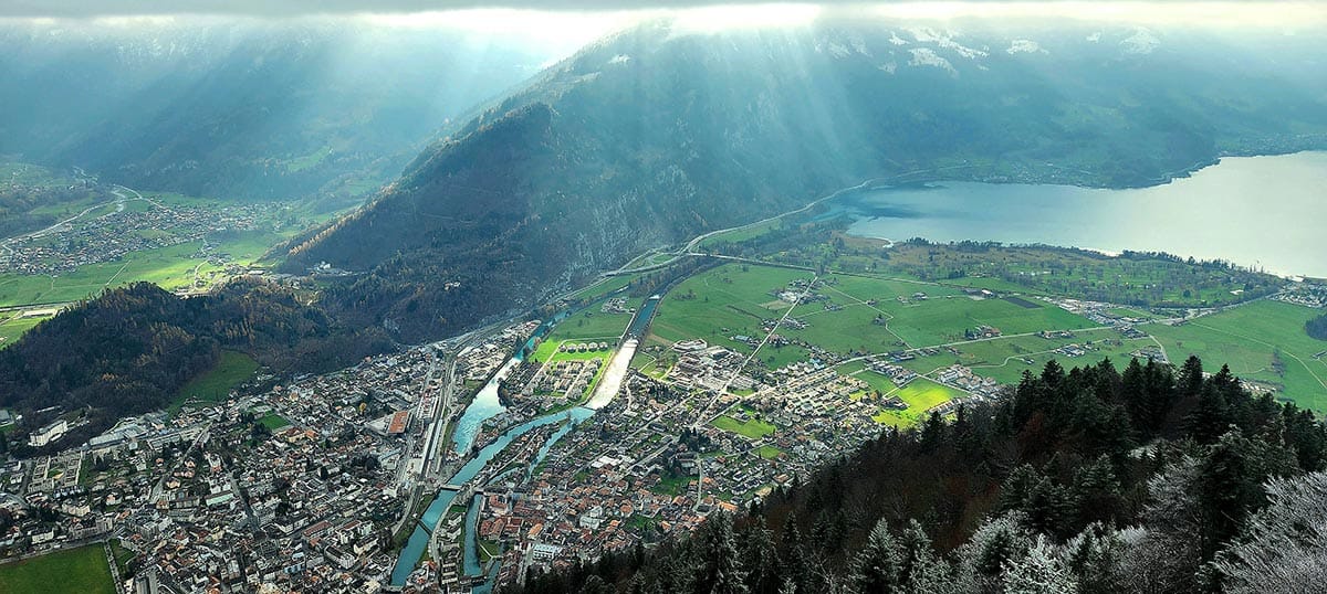 10 Αξέχαστες Δραστηριότητες και Αξιοθέατα στο Ίντερλακεν: Ο Απόλυτος Οδηγός για τις Ελβετικές Άλπεις 19 Ίντερλακεν