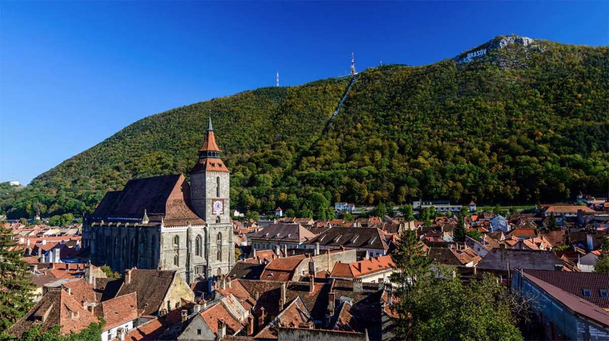 Ο Απόλυτος Οδηγός για τα top 5 Αξιοθέατα στο Μπρασόβ & να Ανακαλύψετε την Καρδιά της Τρανσυλβανίας 16 Επισκεφθείτε τη Μαύρη Εκκλησία