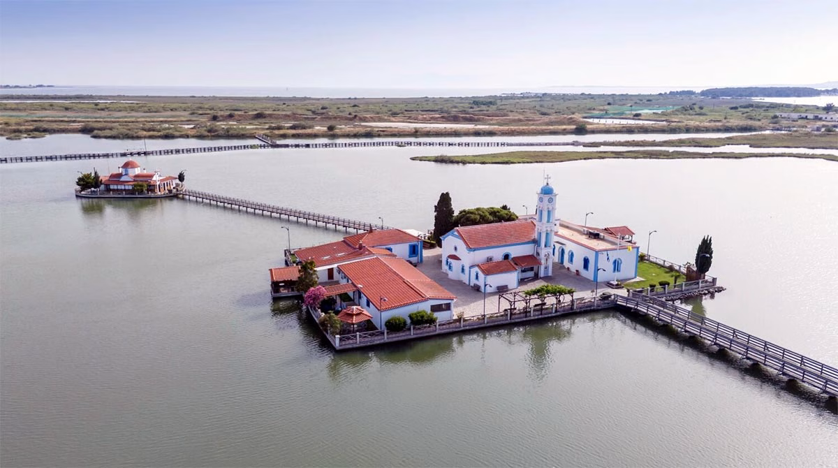 Το Πόρτο Λάγος και το Μοναστήρι του Αγίου Νικολάου