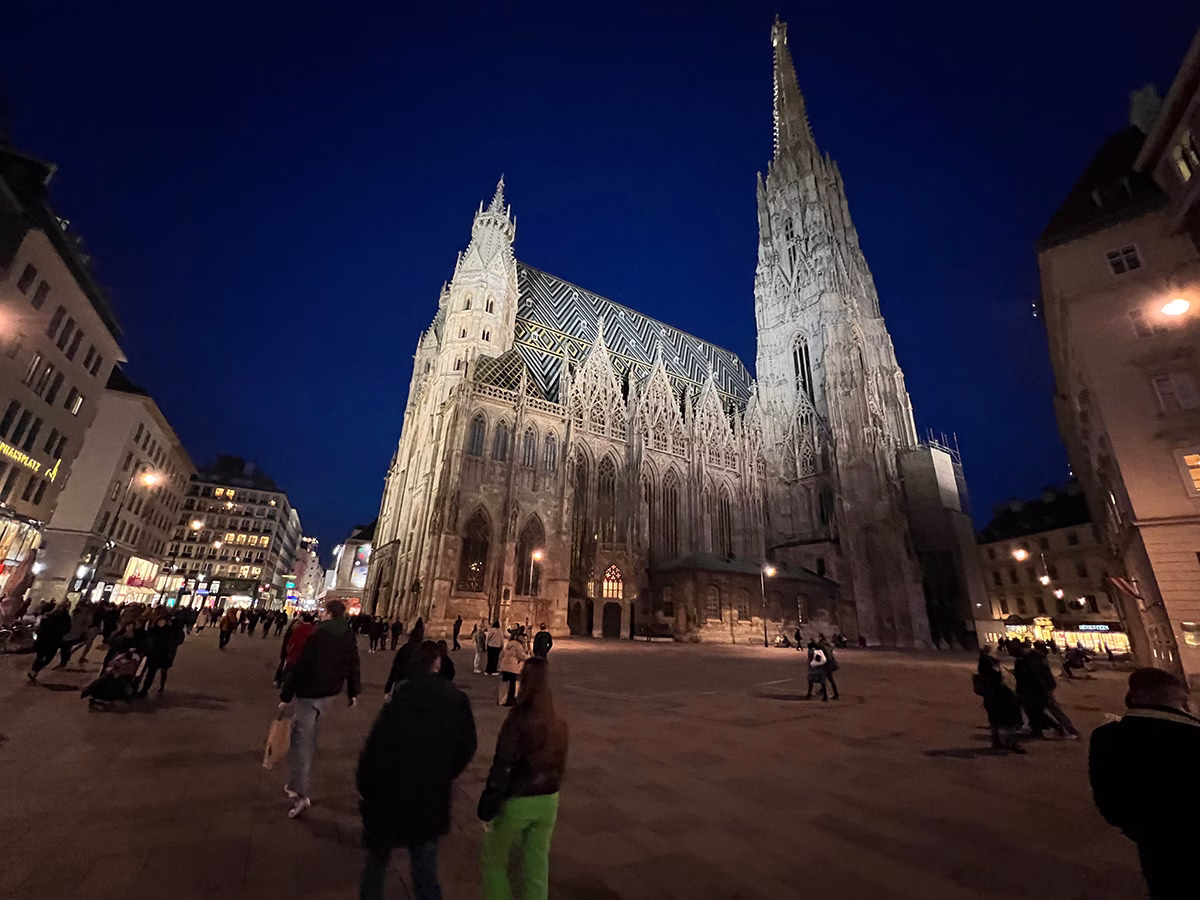 Καθεδρικός Ναός Αγίου Στεφάνου (Stephansdom) της Βιέννης: Ένα Αριστούργημα Αιώνων