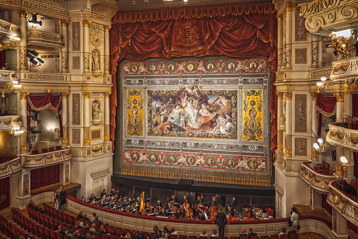 Δρέσδη: Από τη Μεσαιωνική Ιστορία στη Σύγχρονη Αρχιτεκτονική 25 Semperoper: Η Όπερα της Μεγαλοπρέπειας