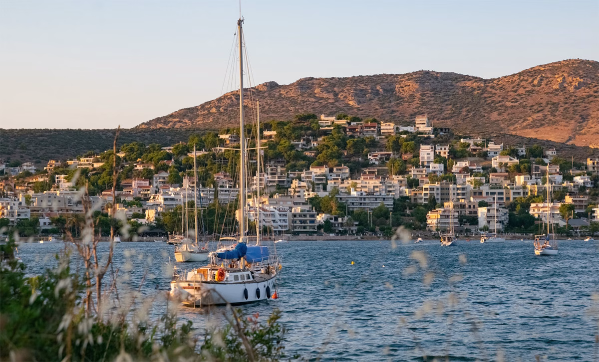 Μονοήμερη Απόδραση από την Αθήνα: 12 Ιδέες για Μια Μέρα Γεμάτη Εμπειρίες 27 Πόρτο Ράφτη: Παραλία και Θαλασσινές Γεύσεις