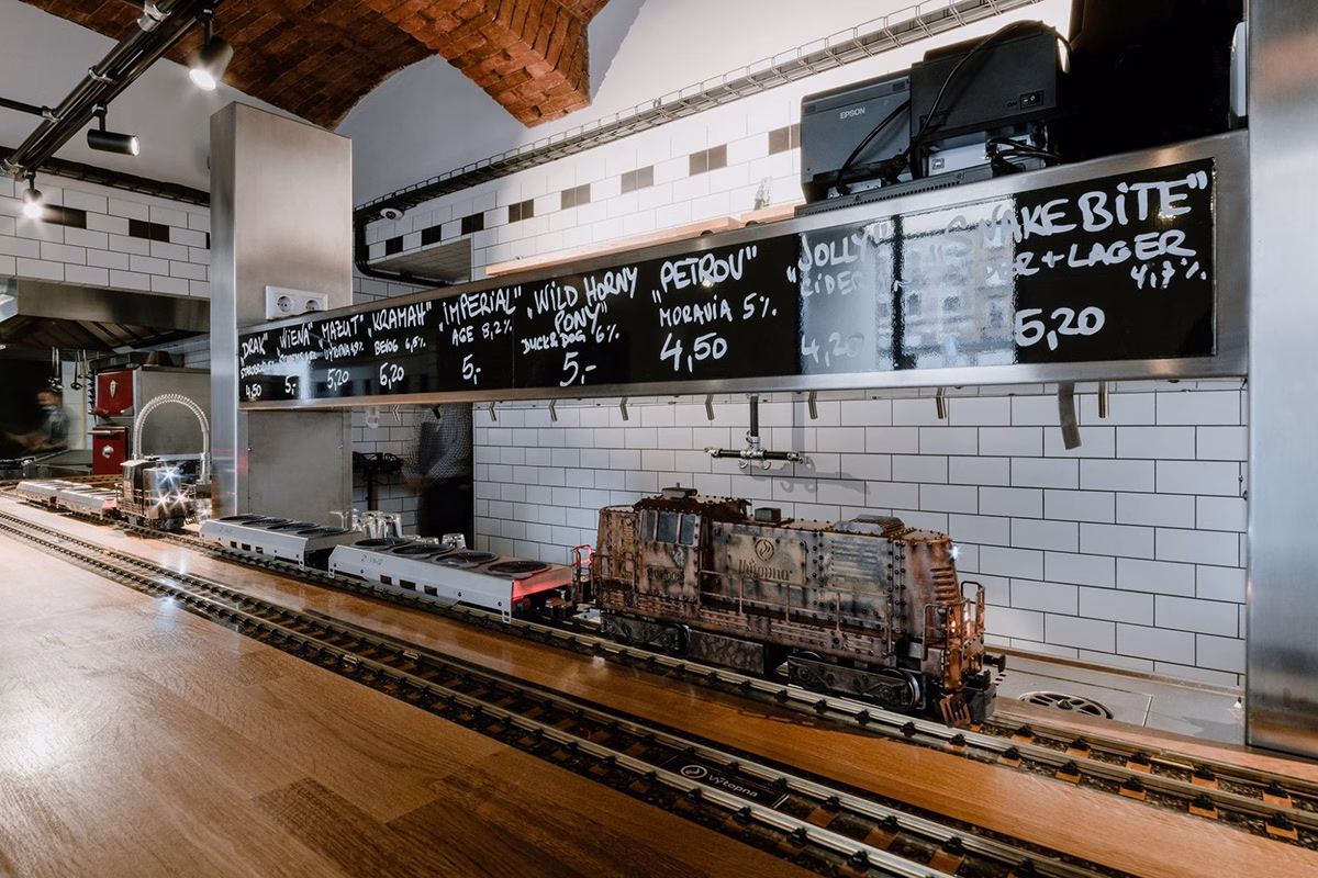 Γιατί να Επιλέξετε το Vytopna Railway Restaurant