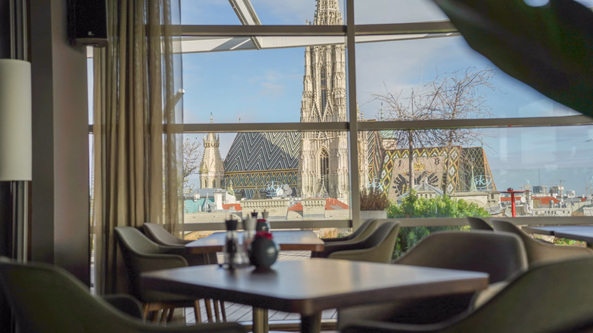 Sky Restaurant – Δείπνο με Θέα την Πόλη