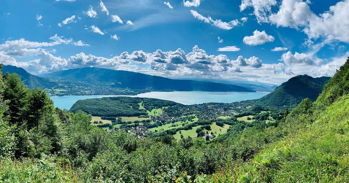 Η Λίμνη Annecy: Ένας Φυσικός Θησαυρός
