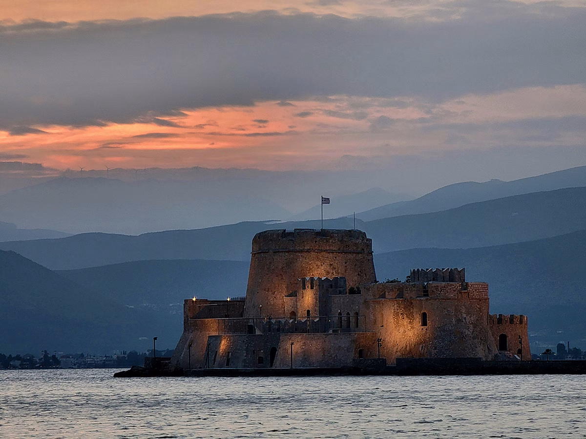 Οι 10 Καλύτεροι Προορισμοί για το Τριήμερο της Καθαράς Δευτέρας το 2025 16 Οι 10 Καλύτεροι Προορισμοί για το Τριήμερο της Καθαράς Δευτέρας το 2025: Ναύπλιο