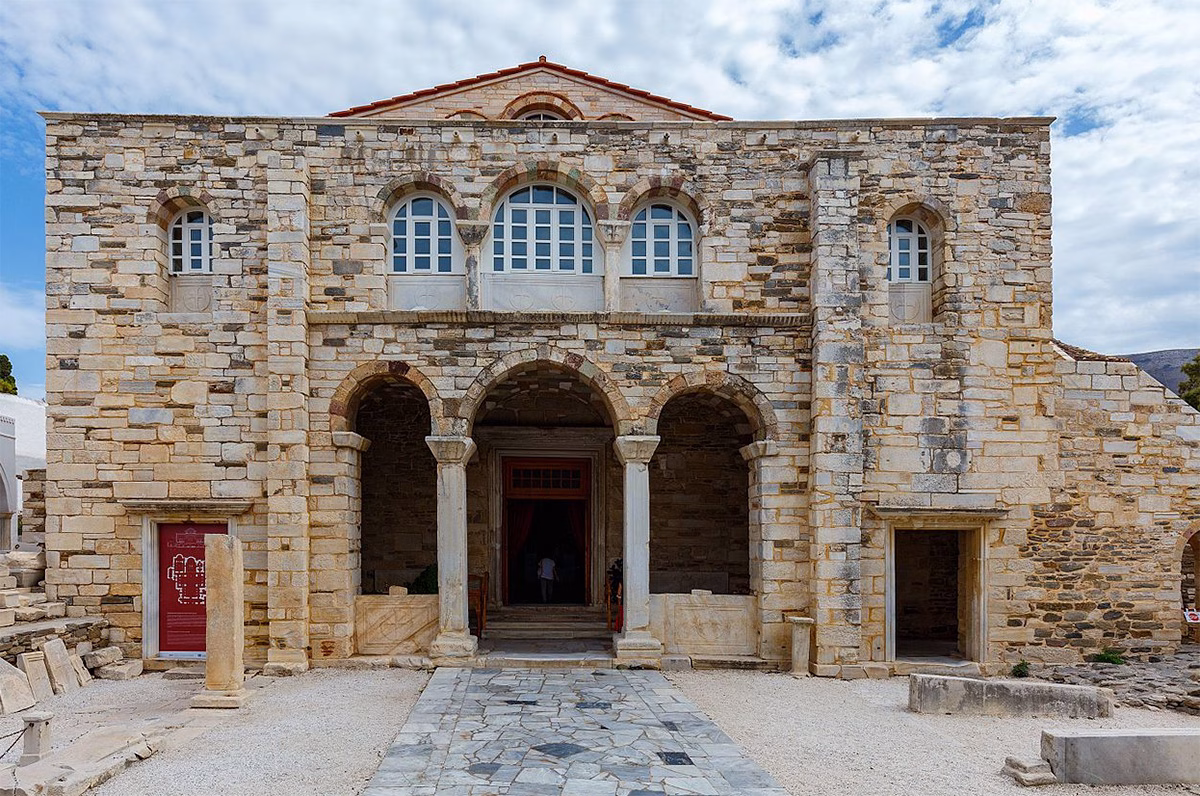 Εκκλησία Εκατονταπυλιανή