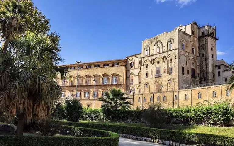 Ανακαλύψτε τα 10 Κορυφαία Αξιοθέατα στο Παλέρμο 20 Το Παλάτι των Νορμανδών και το Παρεκκλήσι Palatina (Palazzo dei Normanni e Cappella Palatina)